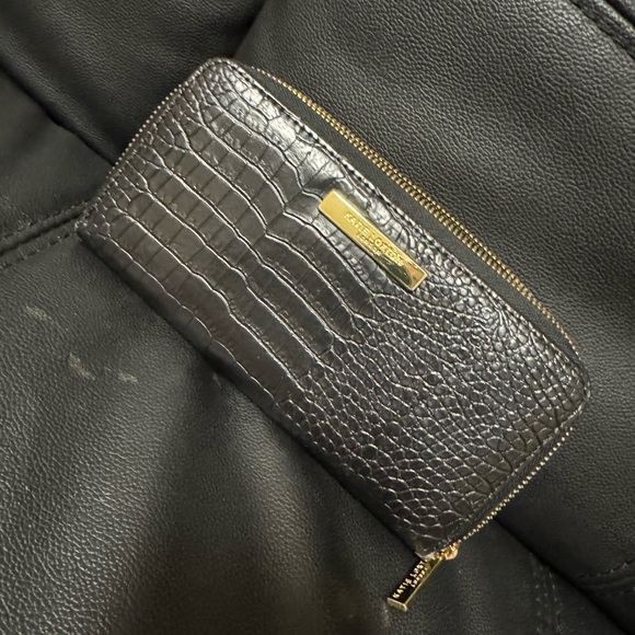 Chic Black Croc-Embossed Wallet - Picture 1 of 3